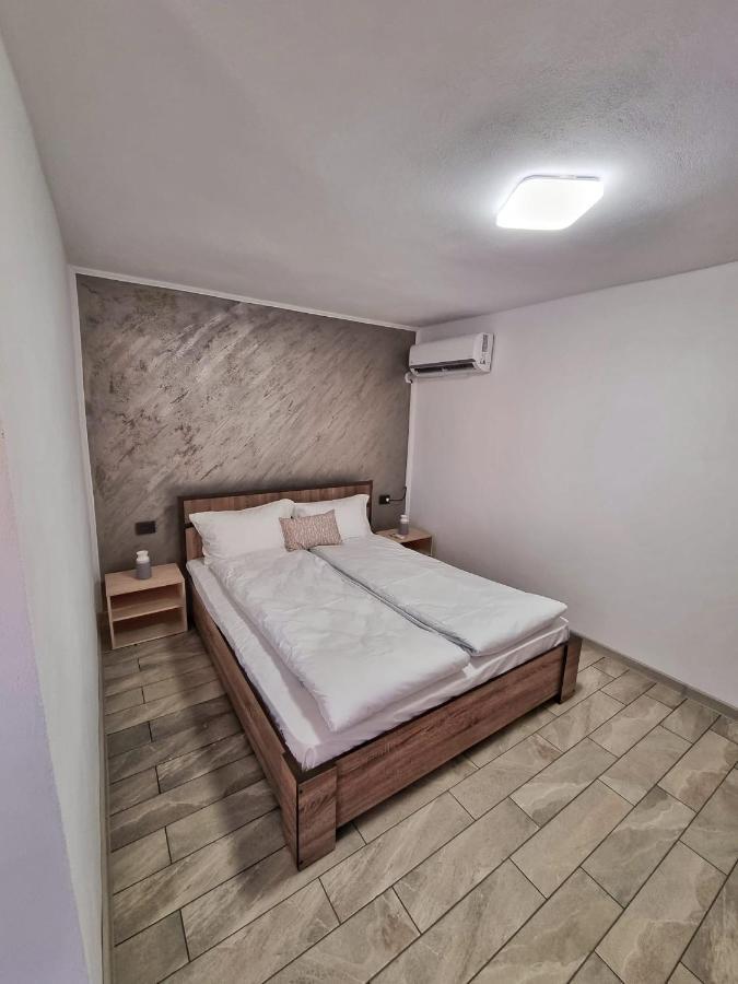 Cabana Varad Coronini Moldova Veche Buitenkant foto