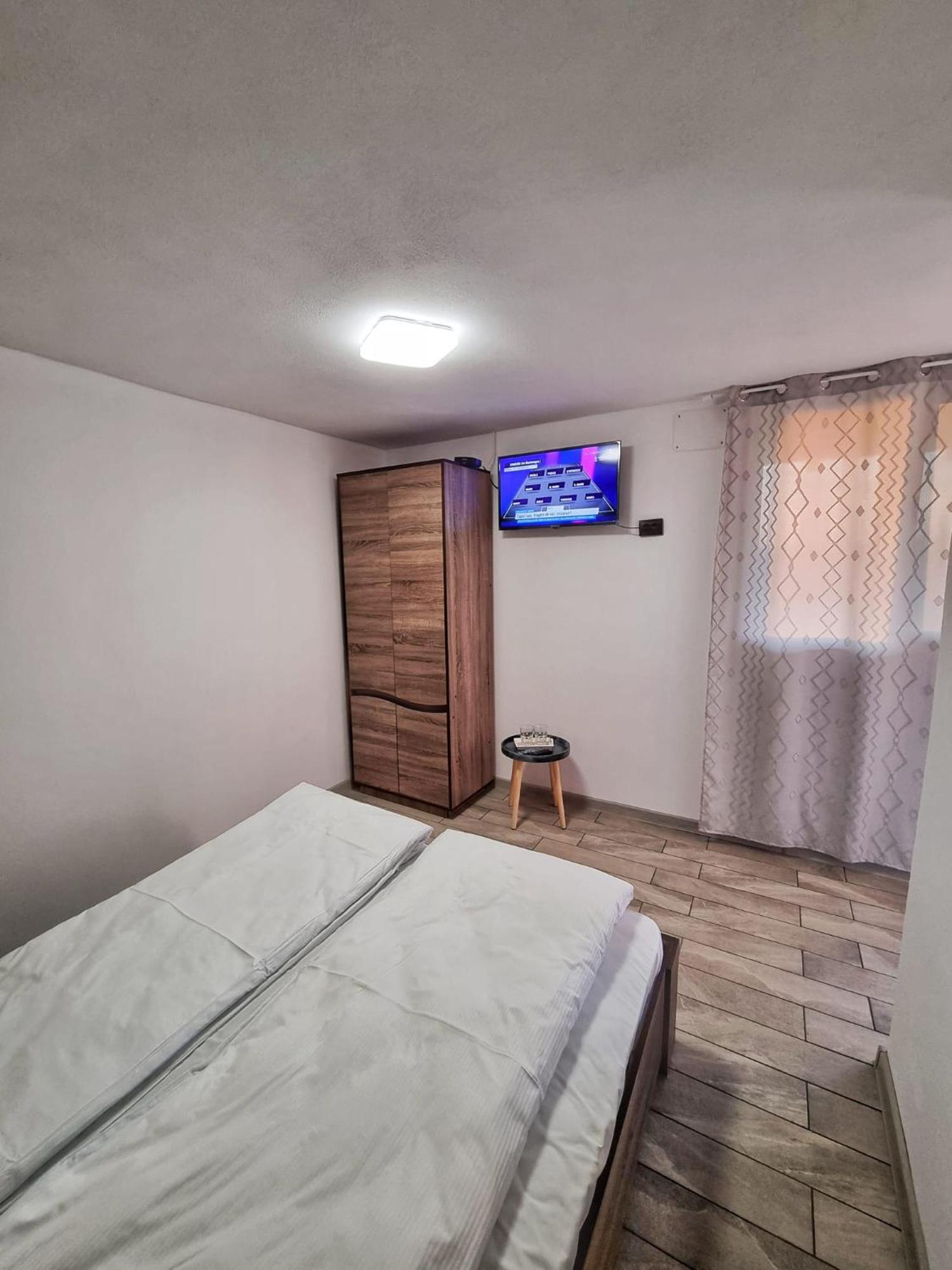 Cabana Varad Coronini Moldova Veche Buitenkant foto