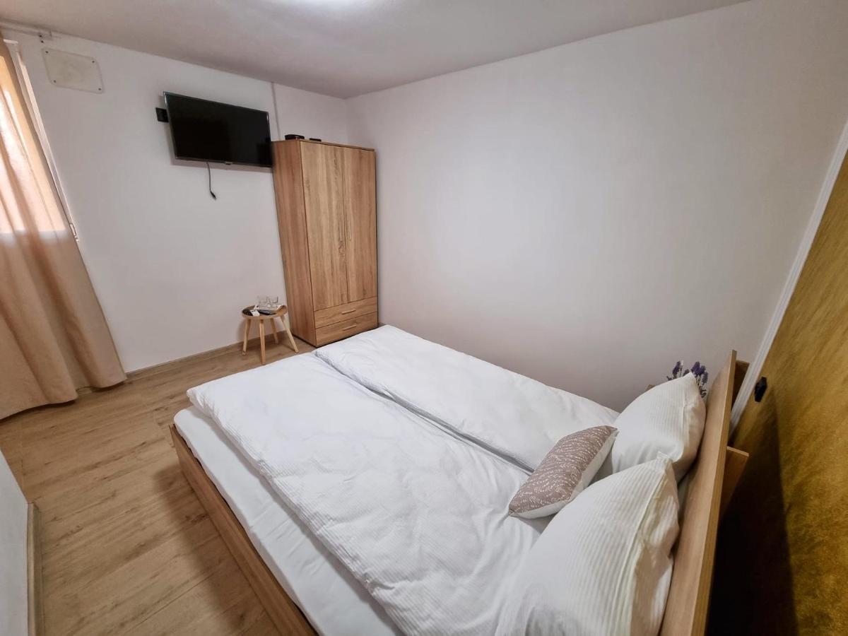 Cabana Varad Coronini Moldova Veche Buitenkant foto