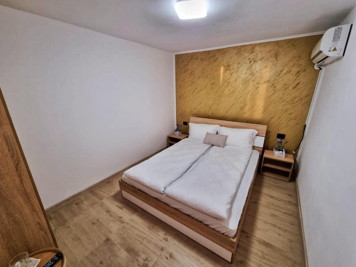 Cabana Varad Coronini Moldova Veche Buitenkant foto