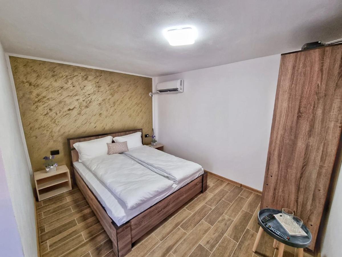 Cabana Varad Coronini Moldova Veche Buitenkant foto