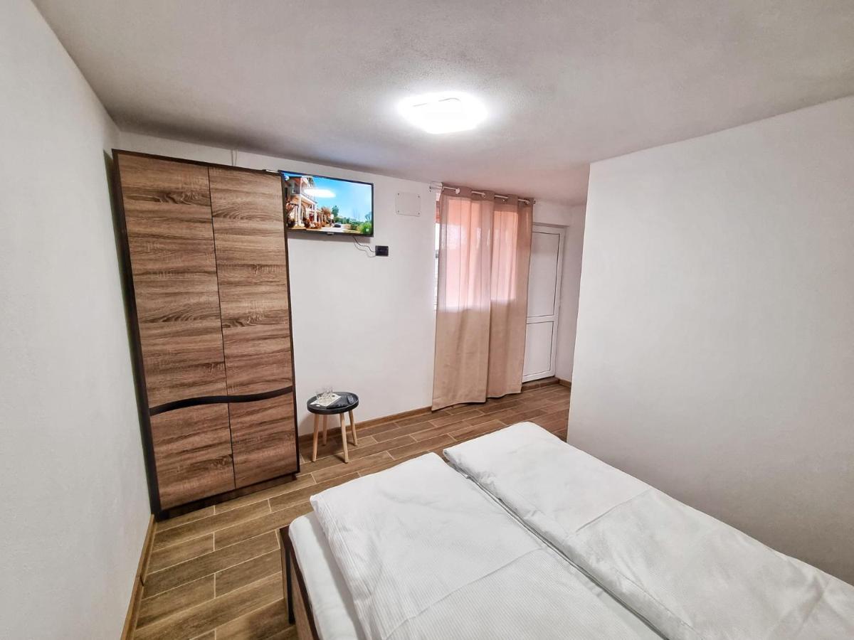 Cabana Varad Coronini Moldova Veche Buitenkant foto