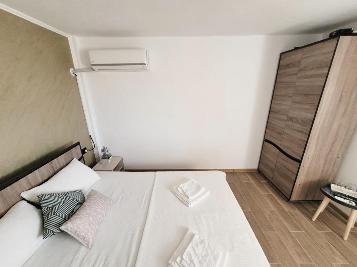 Cabana Varad Coronini Moldova Veche Buitenkant foto