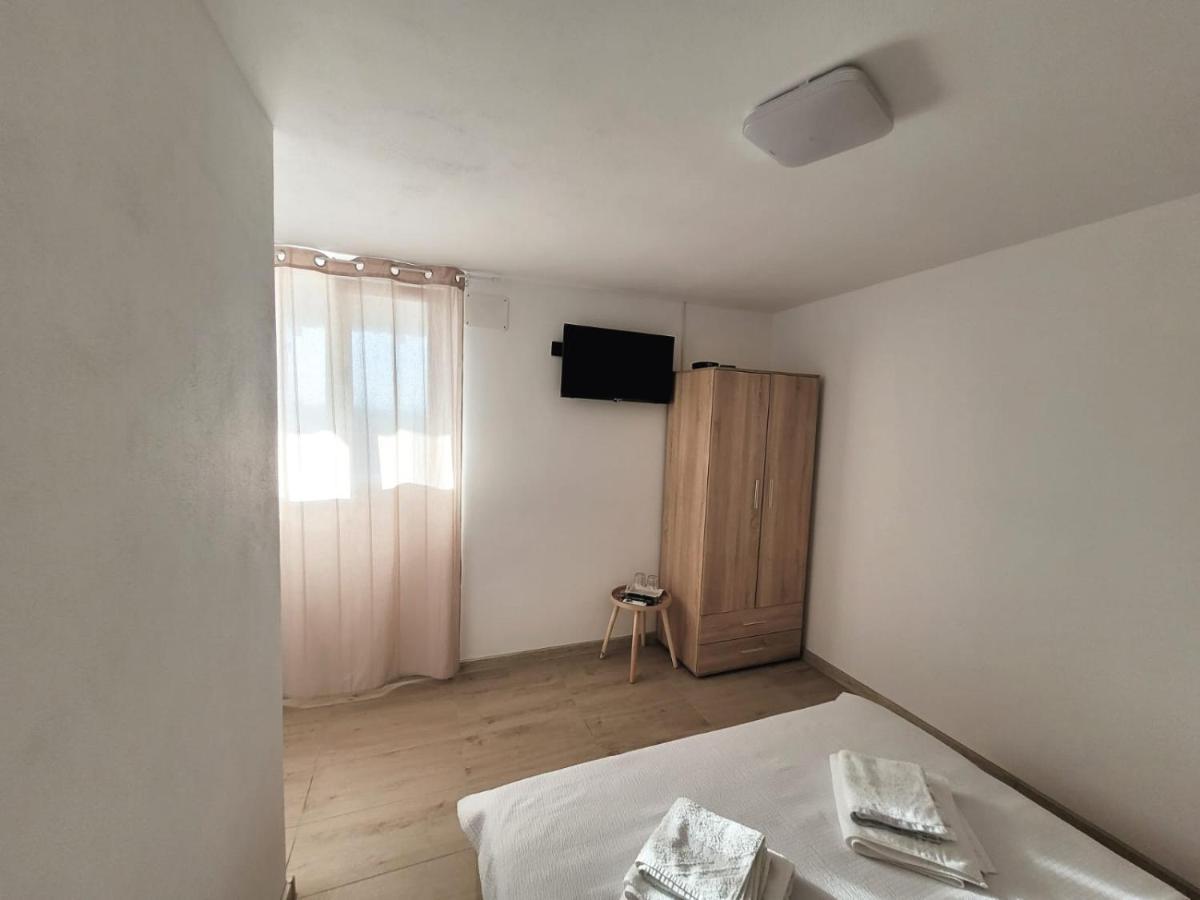 Cabana Varad Coronini Moldova Veche Buitenkant foto