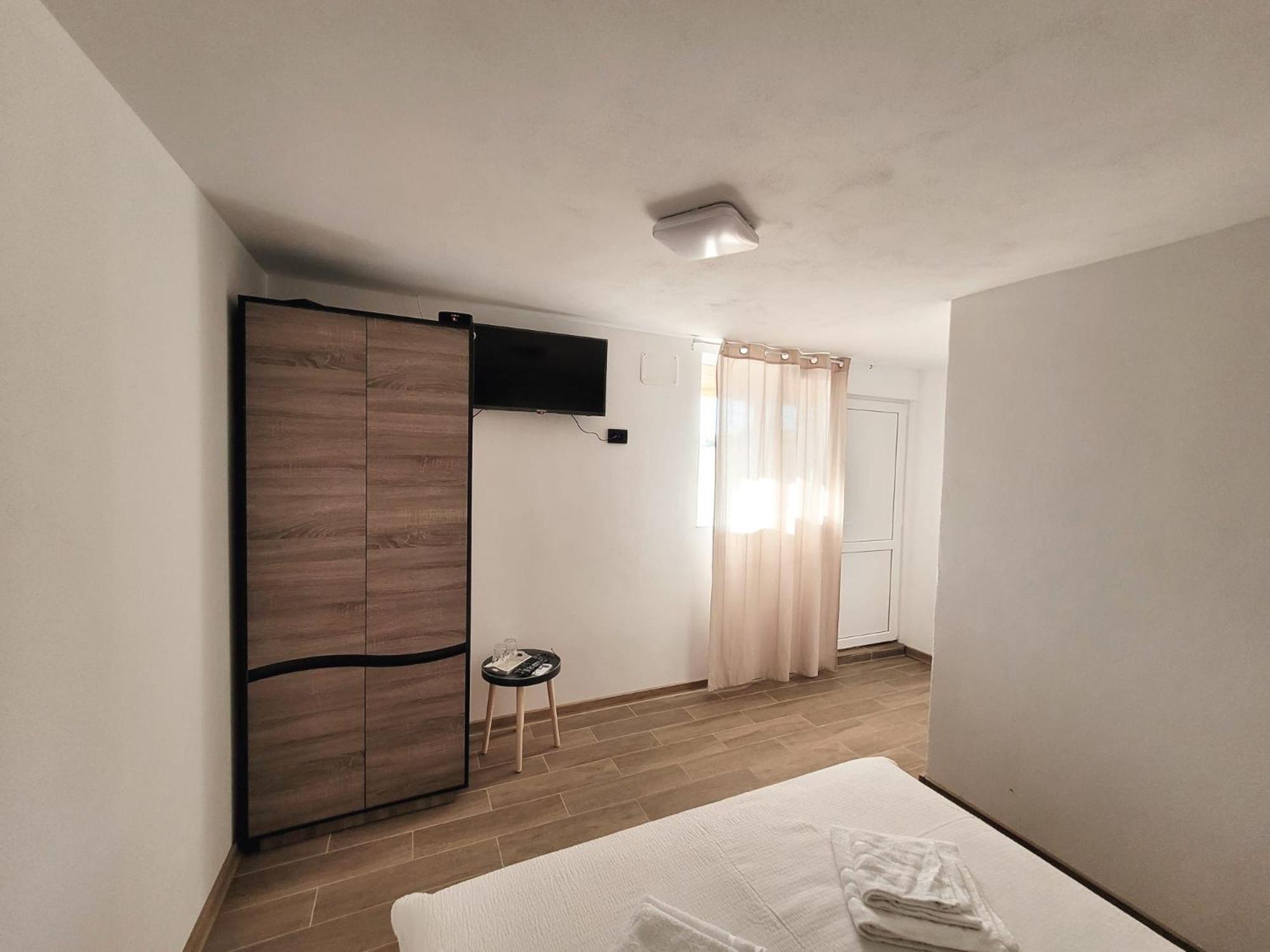 Cabana Varad Coronini Moldova Veche Buitenkant foto