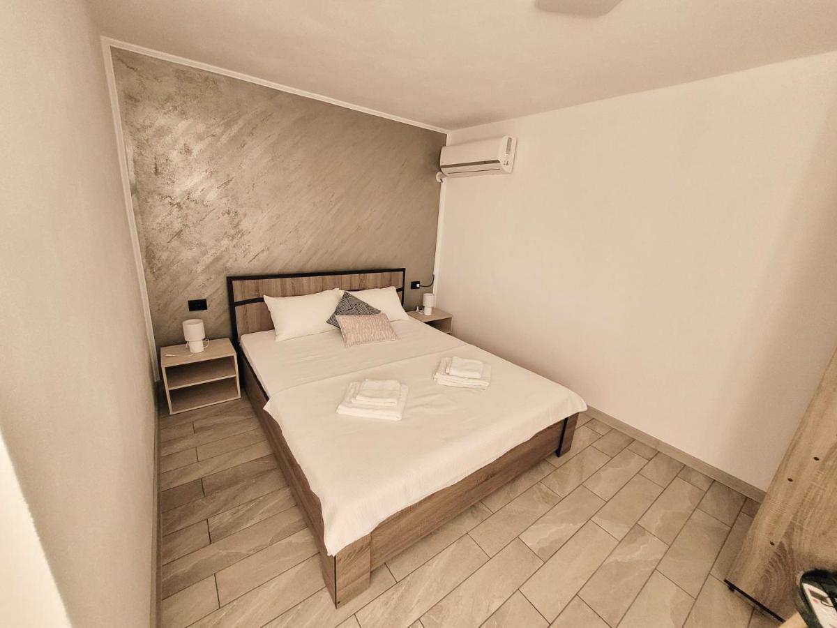 Cabana Varad Coronini Moldova Veche Buitenkant foto