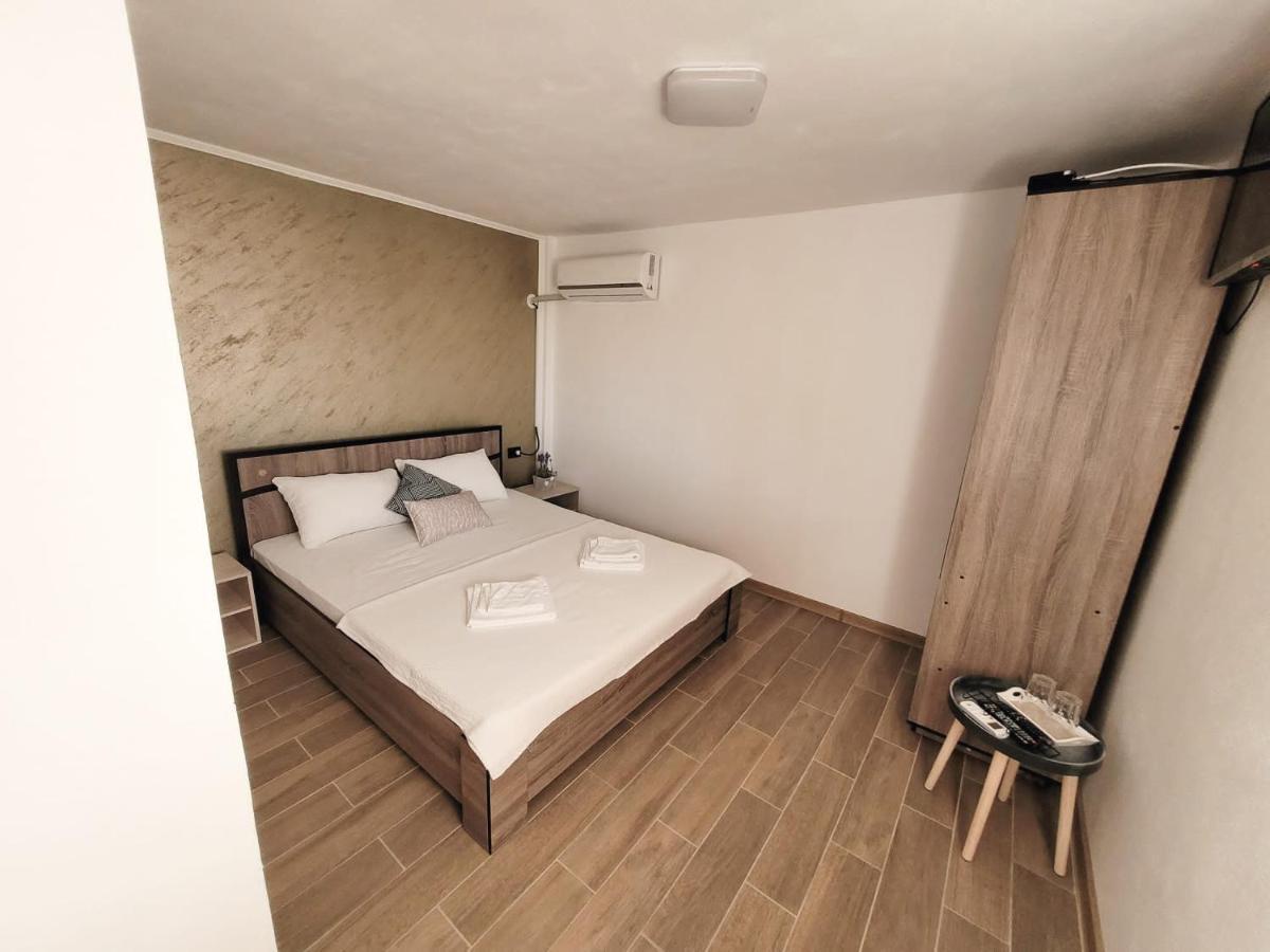 Cabana Varad Coronini Moldova Veche Buitenkant foto