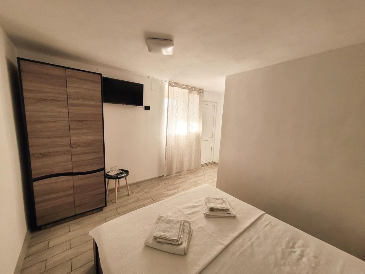 Cabana Varad Coronini Moldova Veche Buitenkant foto