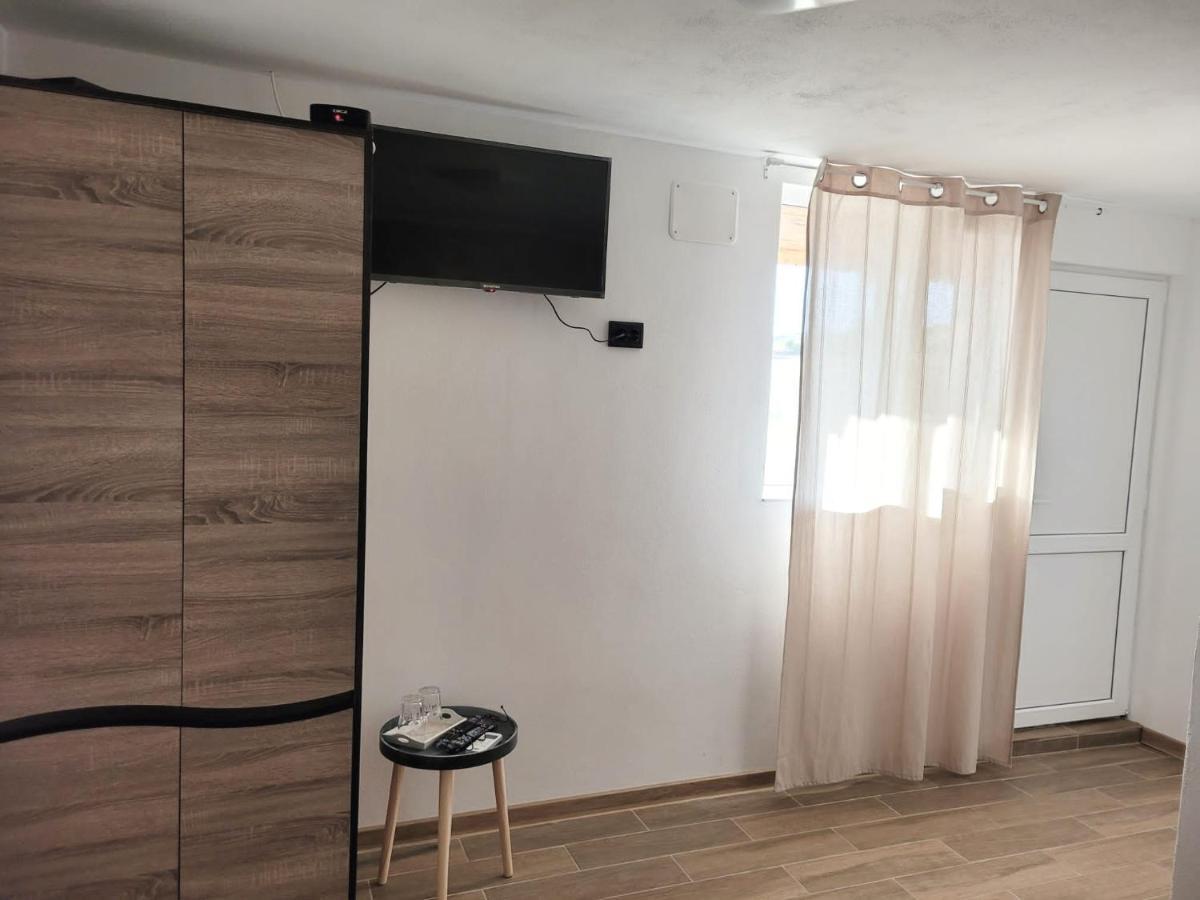 Cabana Varad Coronini Moldova Veche Buitenkant foto